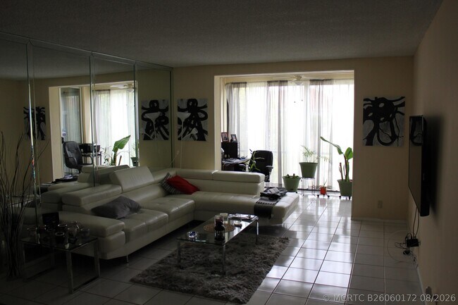 Foto del edificio - 3660 Inverrary Dr
