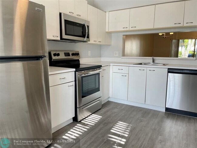 Foto del edificio - 5659 NW 99th Ln