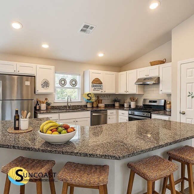 Building Photo - 1193 Victoria Ave