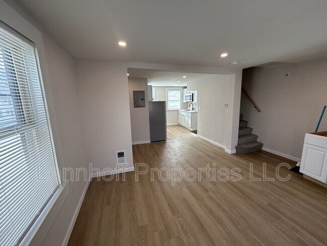 Building Photo - 31 Hilton St