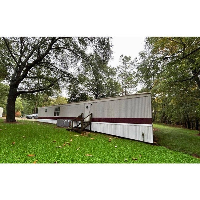 Building Photo - 4502 E Old Marion Hwy