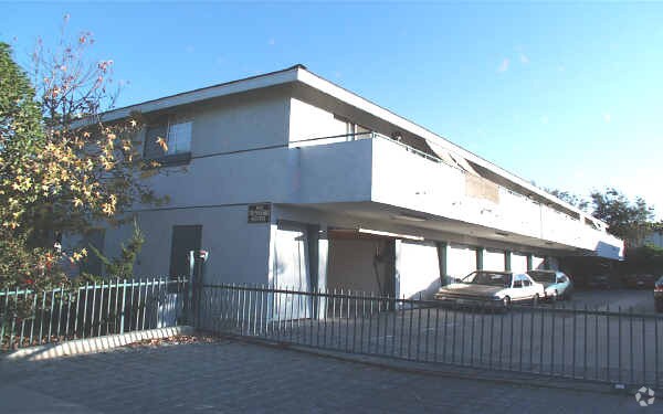 Foto del edificio - 8142 4th St