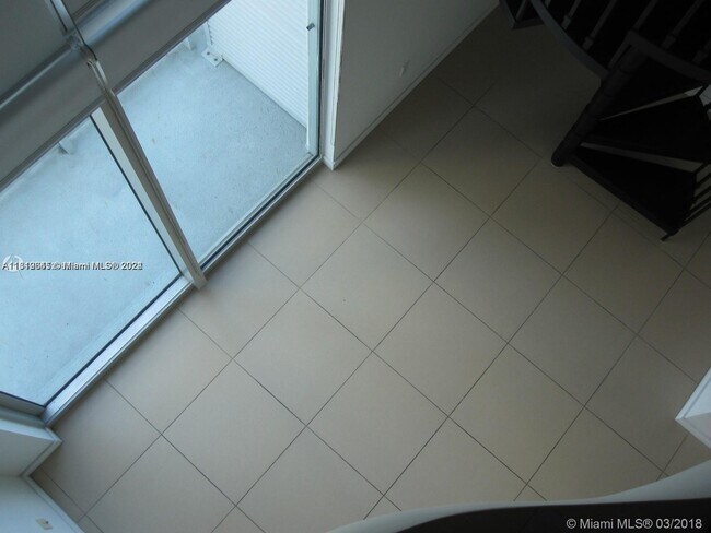 Foto del edificio - 300 S Biscayne Blvd