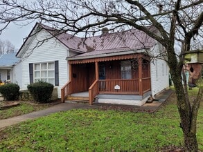 Building Photo - 1121 Elm St
