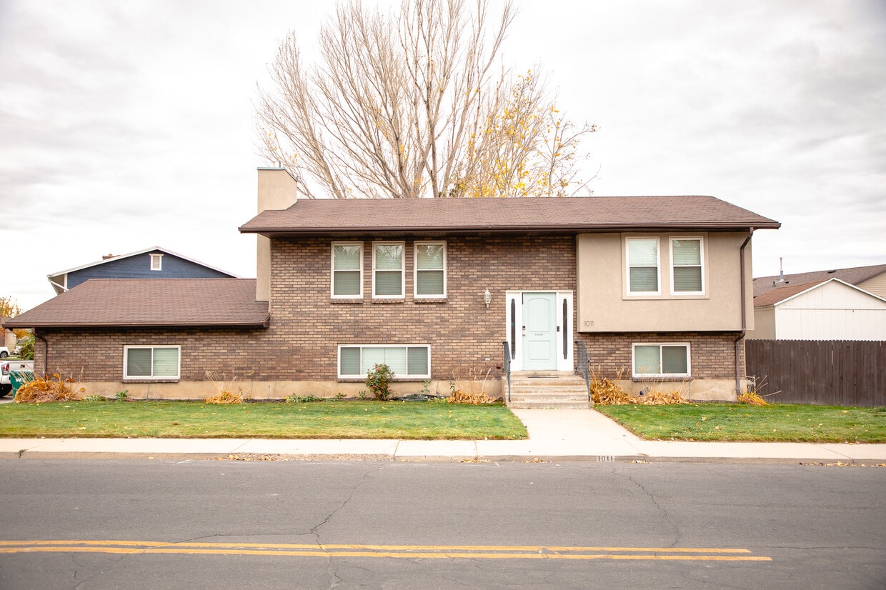 Primary Photo - 1011 W 600 S