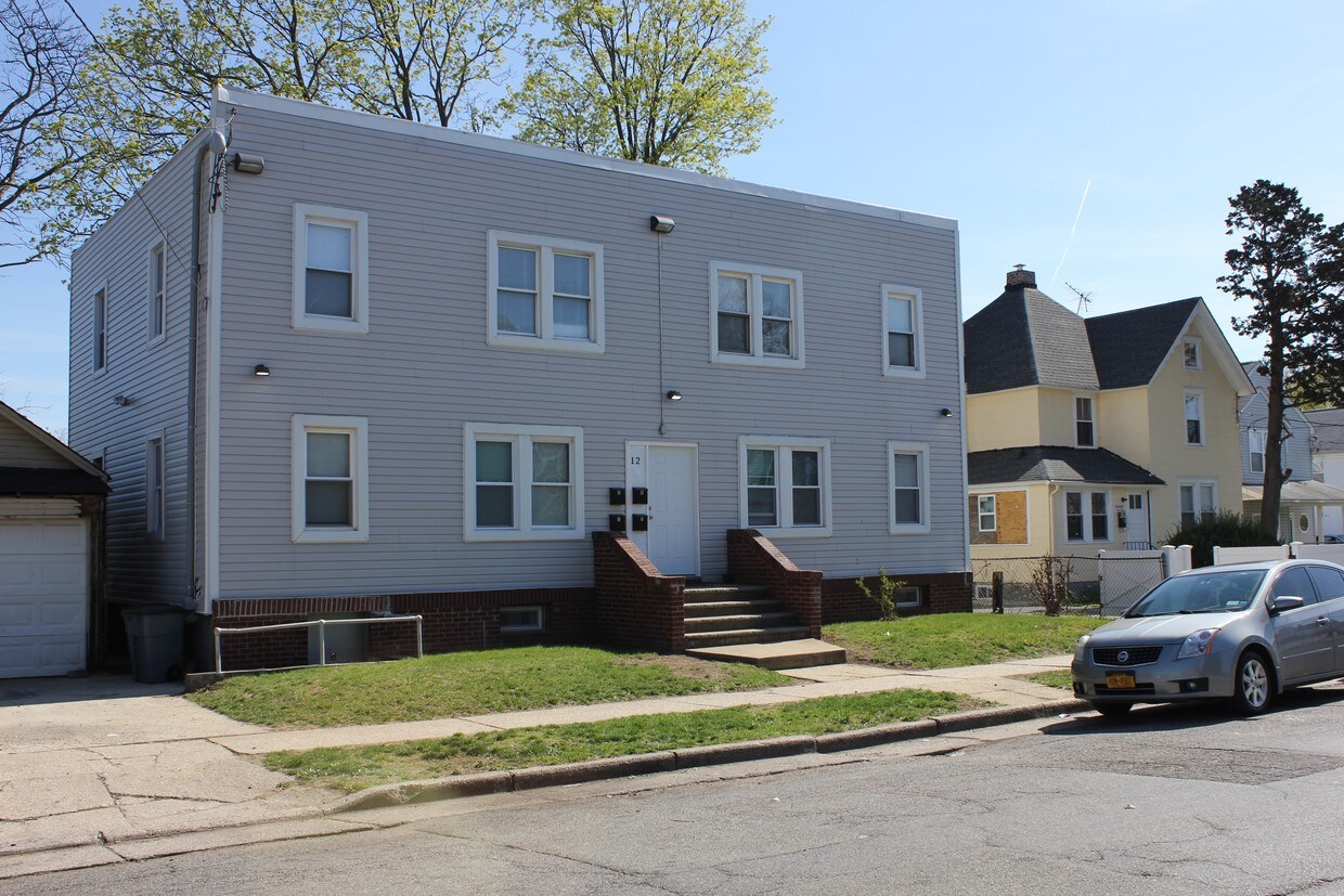 Building Photo - 12 Maple Ave
