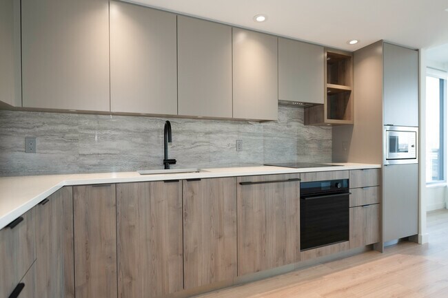 Building Photo - 512-755 Harbourside