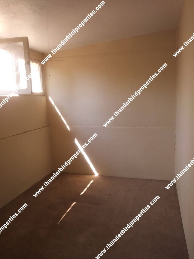 Foto del edificio - 2 bedroom, 1 bath near CNM and UNM