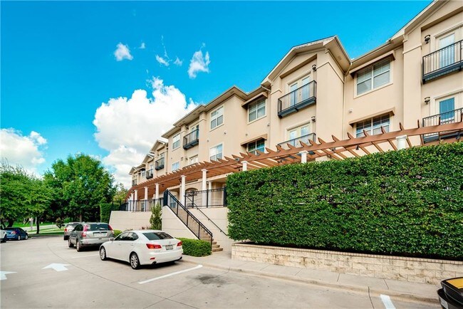 Building Photo - 3102 Kings Rd