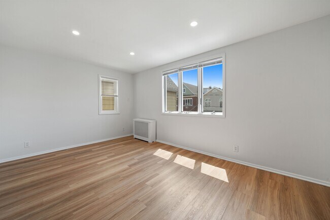 Foto del edificio - 121 W 12th St