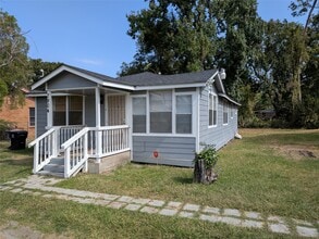 Building Photo - 7904 Hoffman St Building Photo - 7904 Hoffman St