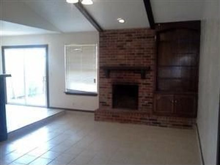 Building Photo - 3205 SE 55th St