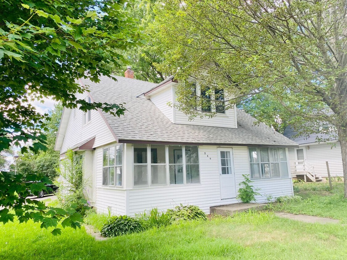 Foto principal - 240 3rd Ave NW