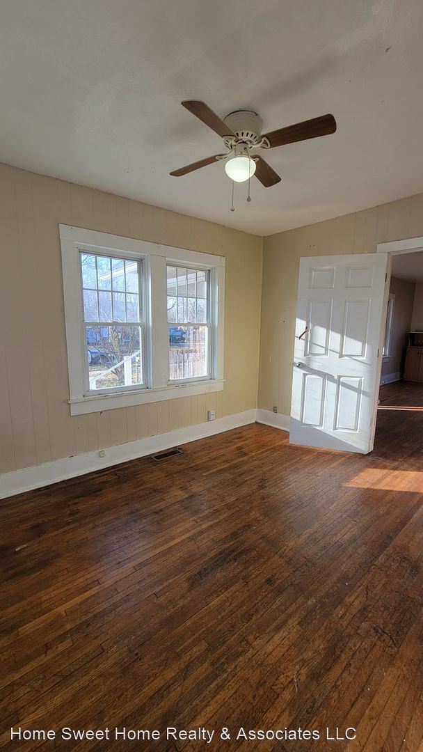 Building Photo - 2 br, 1 bath House - 1031 W Chase