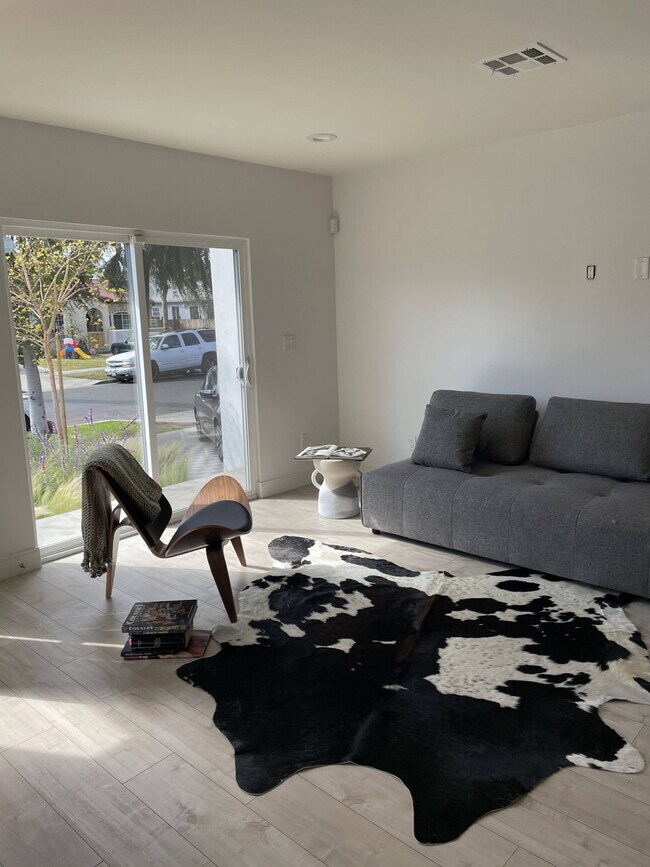 Foto del edificio - 2310 S Sycamore Ave