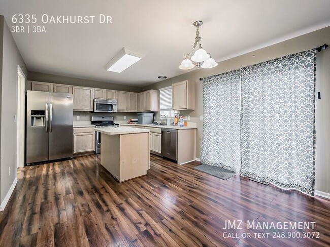Foto del edificio - 6335 Oakhurst Dr