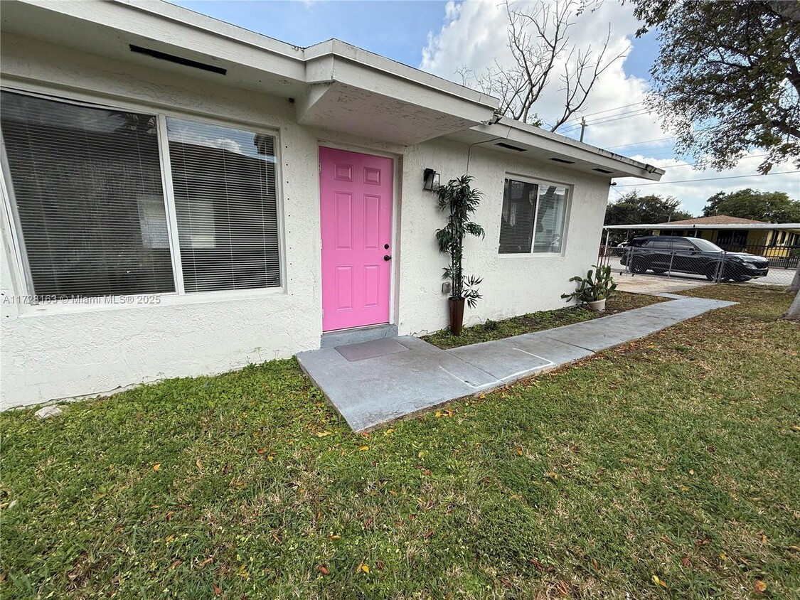 Foto principal - 2150 NW 65th St