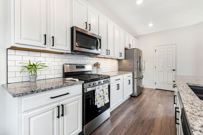 Foto del edificio - 10145 Zeno St