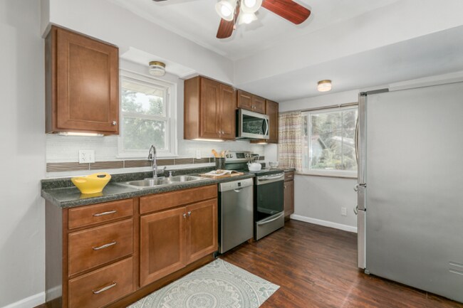 Building Photo - 1135 Collingwood Dr