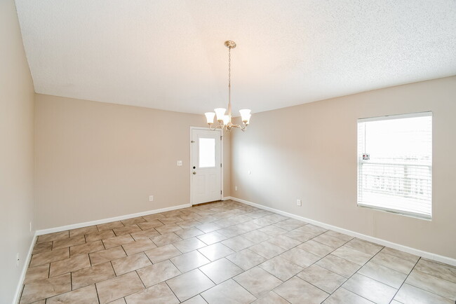 Building Photo - 8706 Star Leaf Rd N