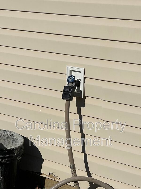 Foto del edificio - 1427 Jabbok Pl NW