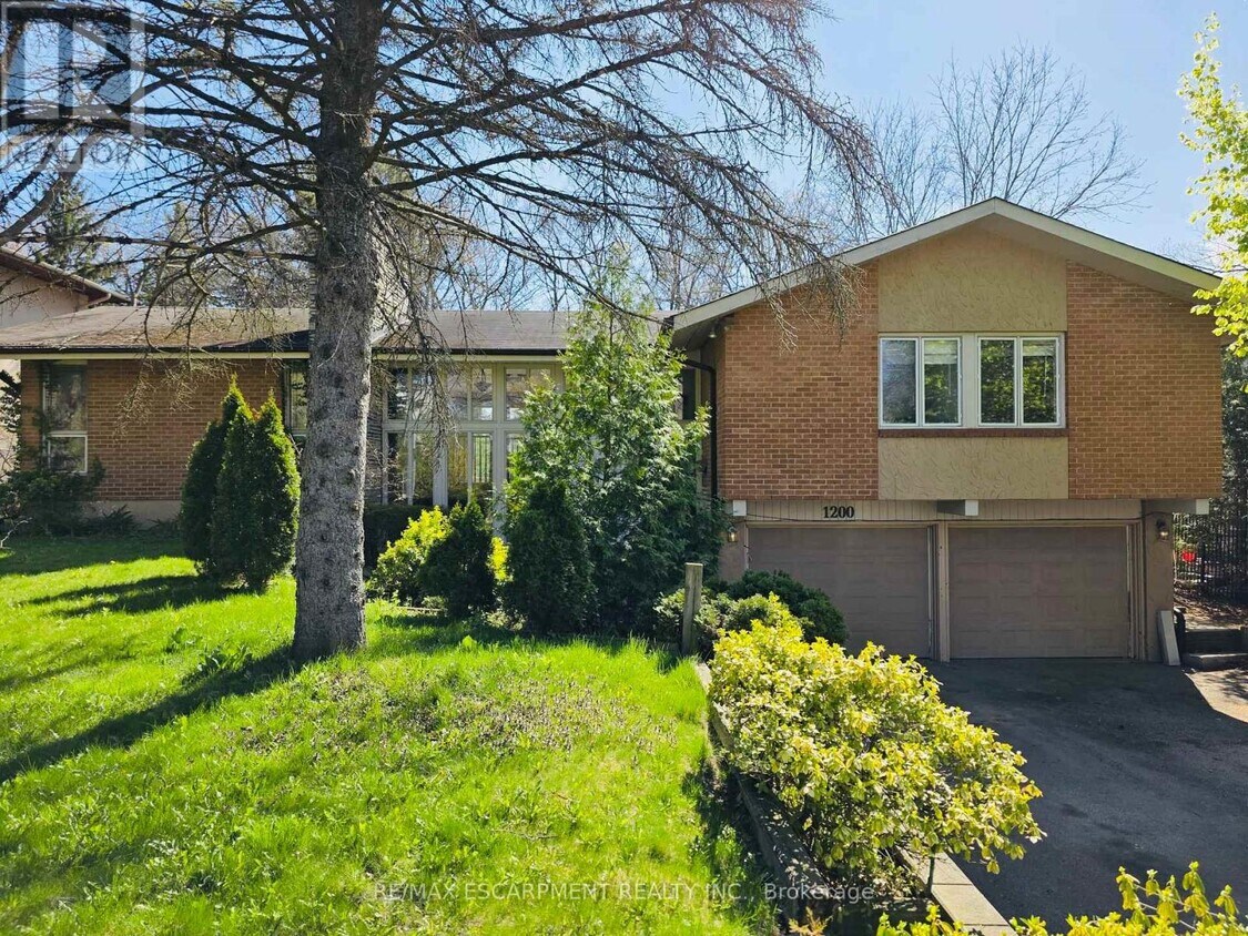 Photo principale - 1200 Birchview Dr
