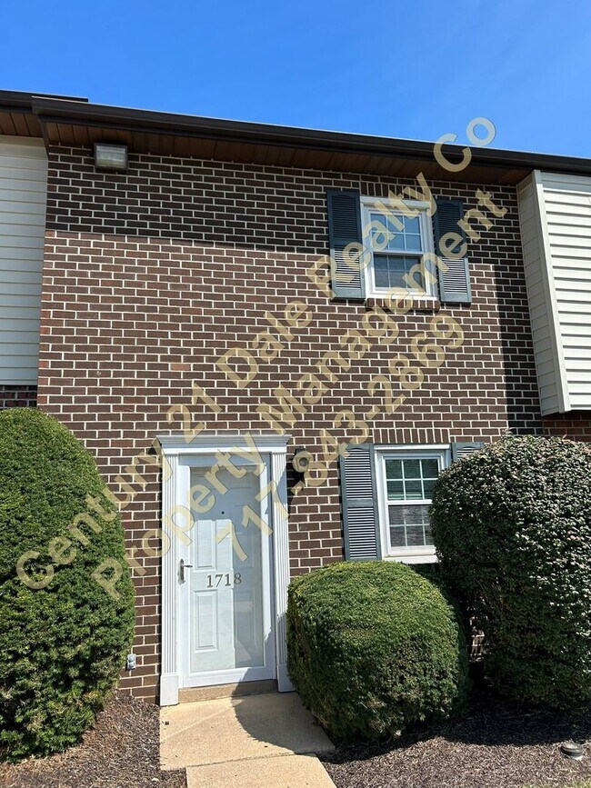 Building Photo - 2 Bedroom Townhouse in West York