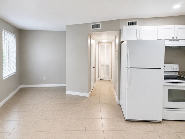 Building Photo - Palms on 31st Unit 106