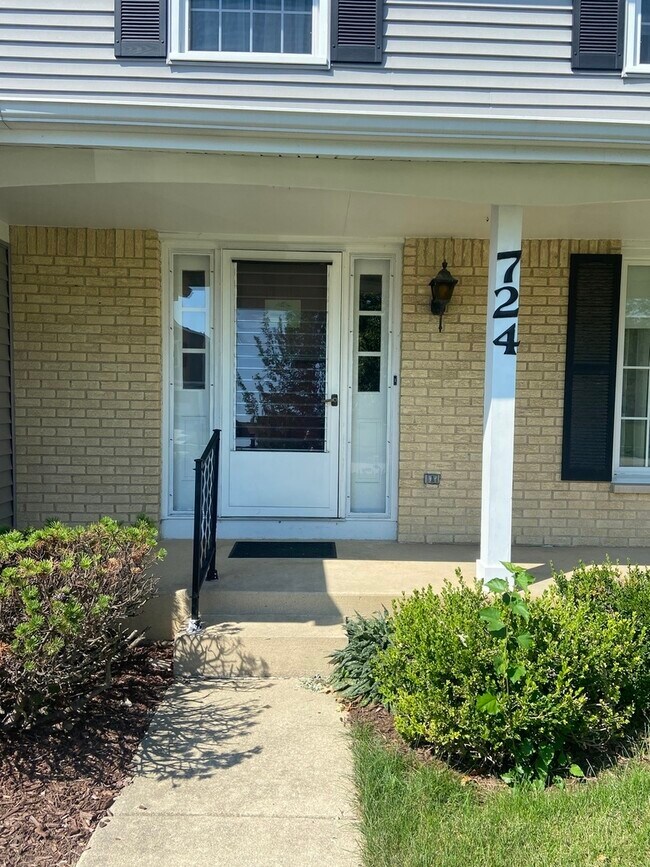 Building Photo - 724 Michigan Ln