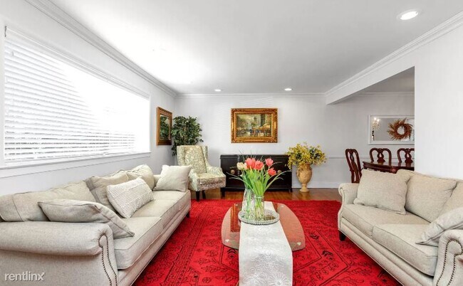 Foto del edificio - 3 br, 3 bath House - 44 Soundview Dr