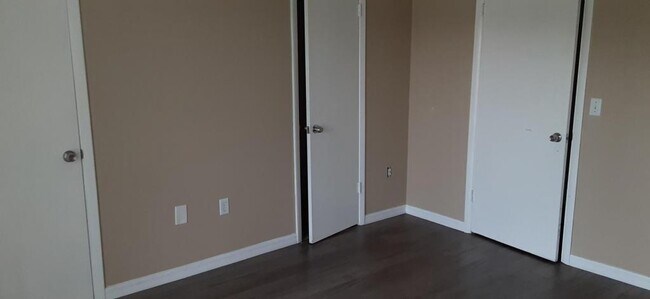 Building Photo - 6042 Village Circle