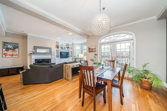 Building Photo - 233 Monroe St