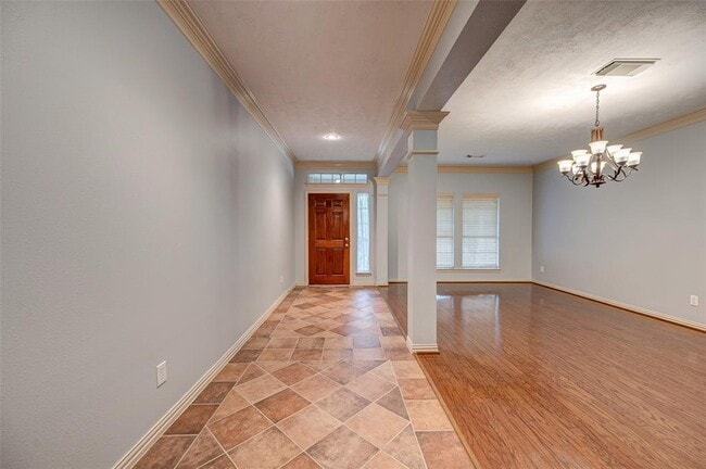Building Photo - 14403 Coles Crossing Dr N