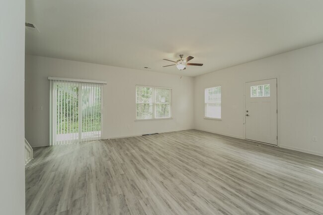 Building Photo - 7121 Plott Rd