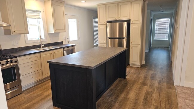 Foto del edificio - 3617 N Grand Ave E