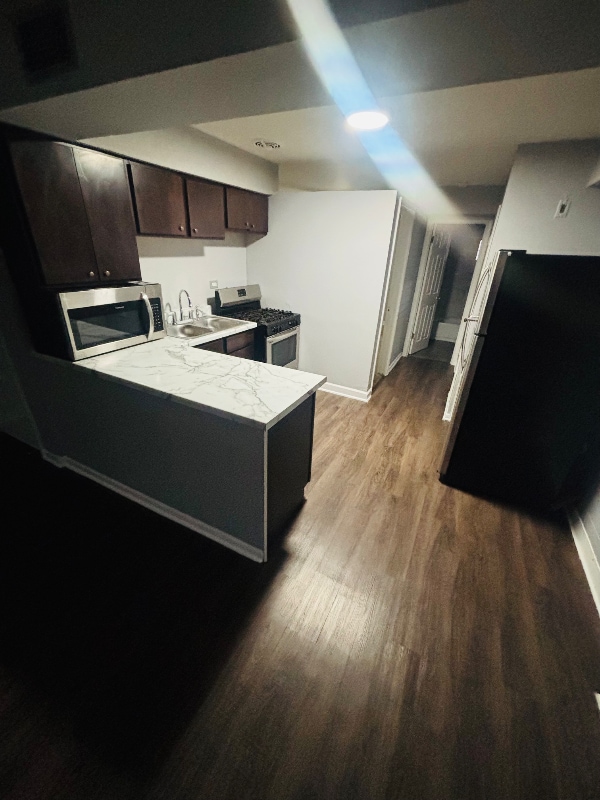 Foto del edificio - 7830 S Yates Blvd