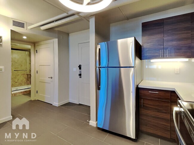 Building Photo - 535 W Thomas Rd