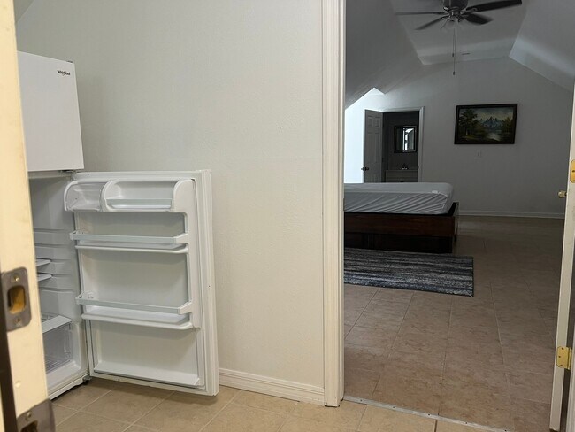 Foto del edificio - 2540 Greenwood Dr