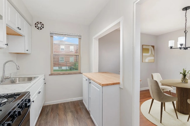 Building Photo - 1607 Asmann Ave