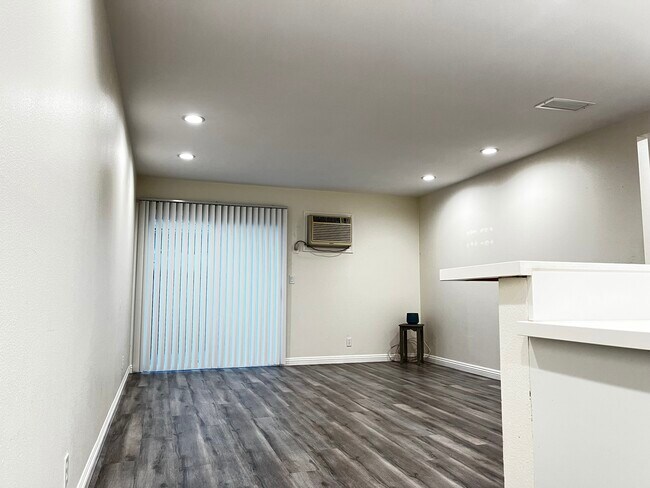 Building Photo - 7631 Amazon Dr