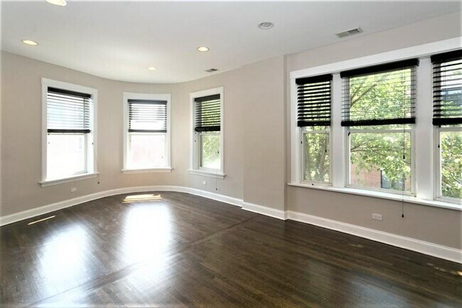Foto del edificio - 2 bedroom in Chicago IL 60625