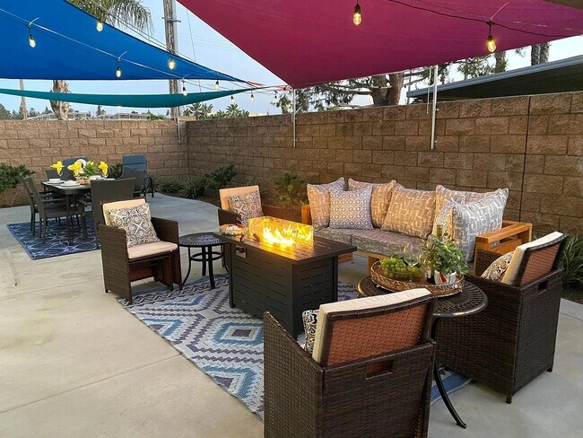 Foto del edificio - Classy Single Family Home Conviently located - Easy drive to Pendelton or Miramar - Nice family n...