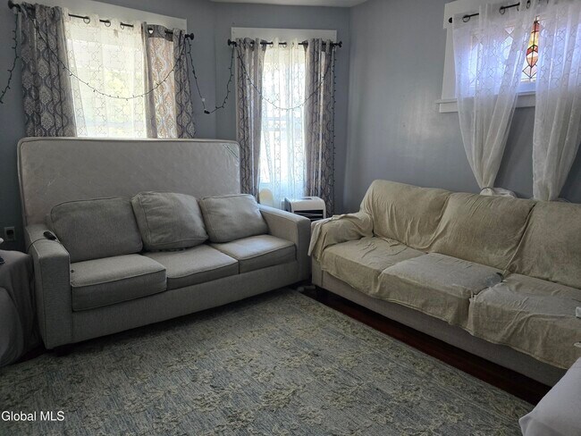 Building Photo - 231 Division St