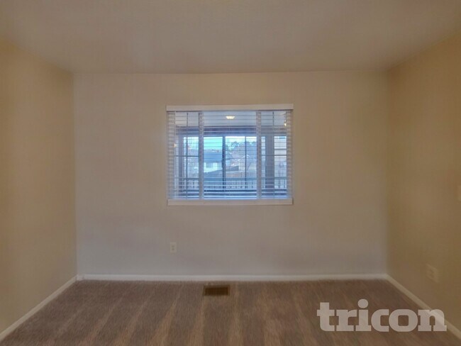 Foto del edificio - 5060 Barcelona Way