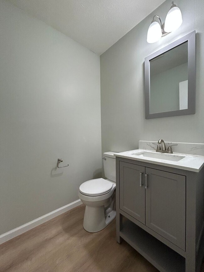 Foto del edificio - 926/928 Sprucewood Ln