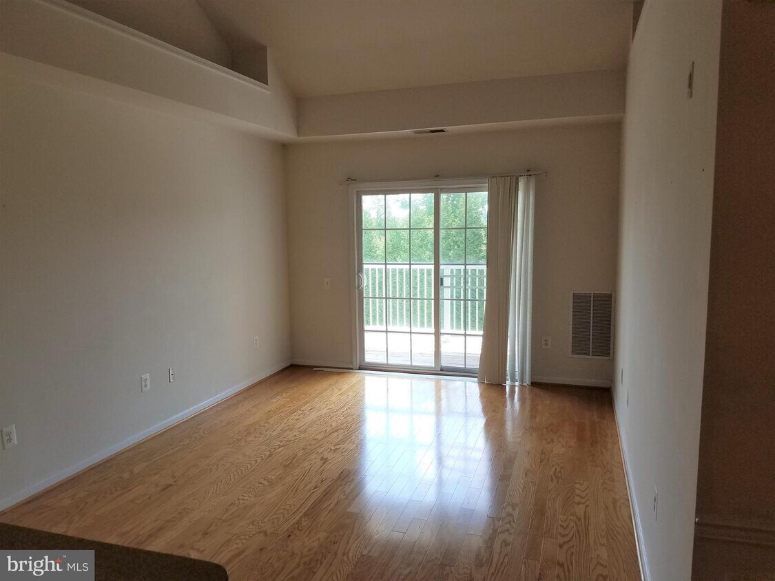 Primary Photo - 404M Harrison Ct
