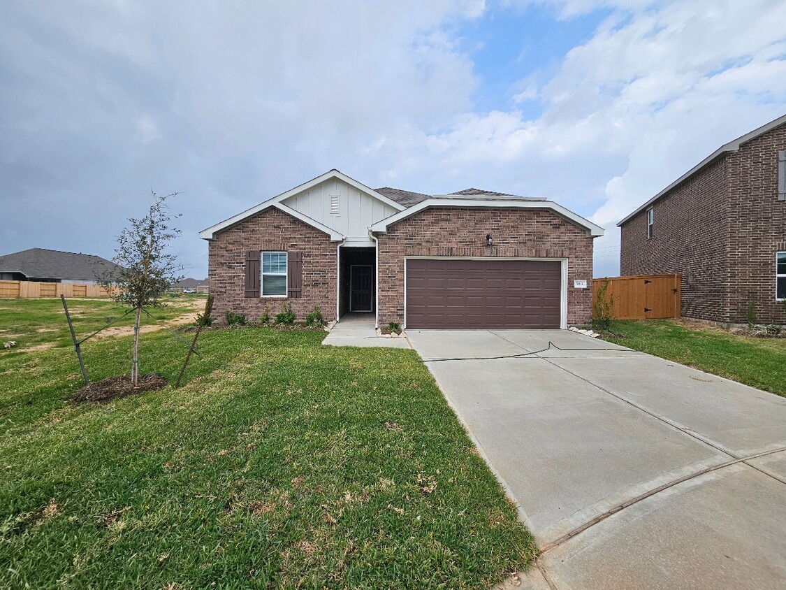 Front of house - 5919 Bright Keel Dr