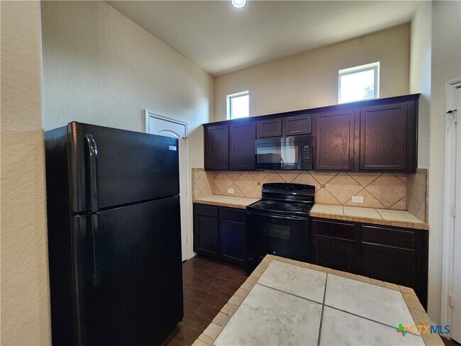Building Photo - 501 Creekside Cir