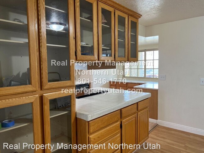 Building Photo - 4 br, 2 bath House - 566 43rd