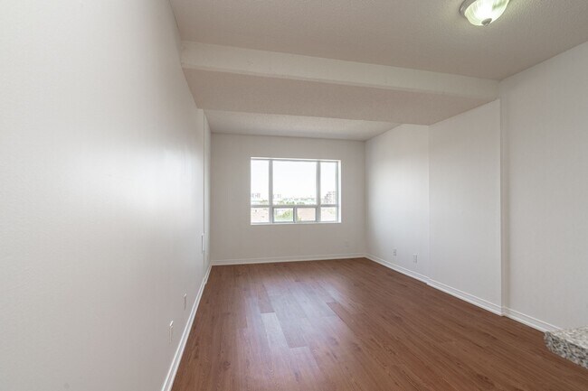 Photo du bâtiment - 333 Sidney Belsey Crescent